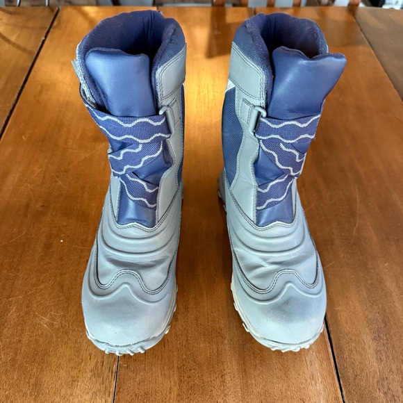 LL Bean Winter Gray Boots Snow Strap-up, Big Kids Size 6 - Picture 3 of 12